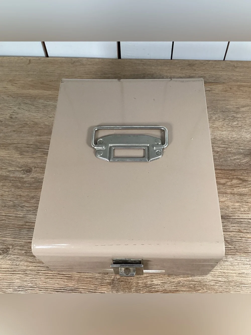 Vintage Beige Metal Lock Box 8